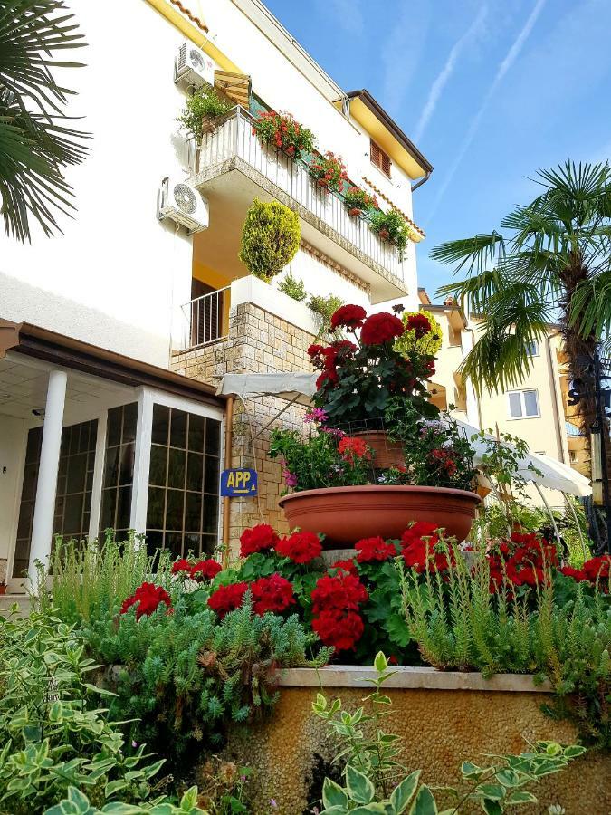 Apartments Lori Пореч Экстерьер фото